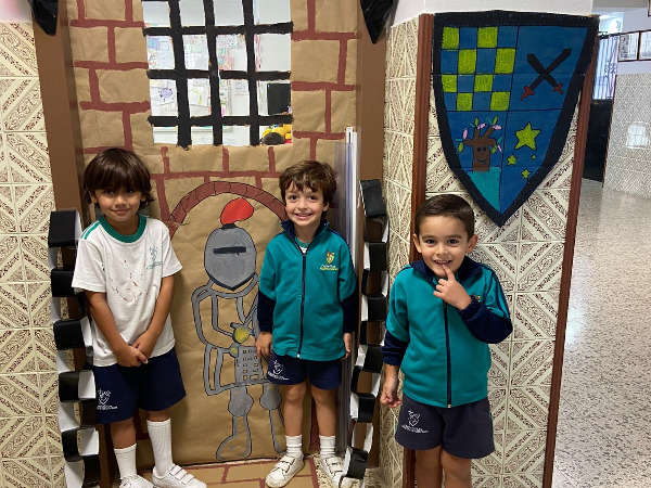 LOS ALUMNOS DE 4 AÑOS ESTUDIAN LA EDAD MEDIA.