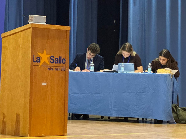 CAMPEONES DE DEBATE.