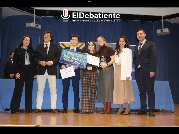 CAMPEONES DE DEBATE.