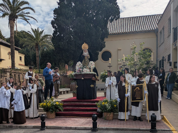 PROCESIÓN DEL COLEGIO.