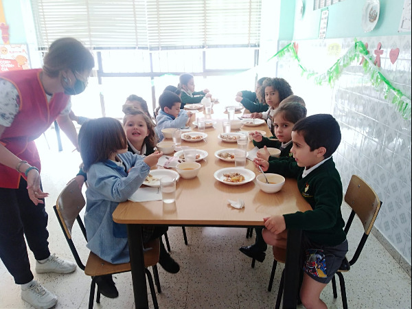 EN EL COMEDOR CELEBRAMOS LA SEMANA ANDALUZA