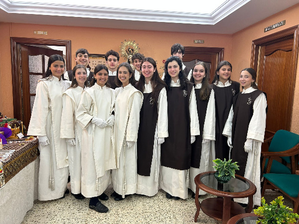 PROCESIÓN DEL COLEGIO.